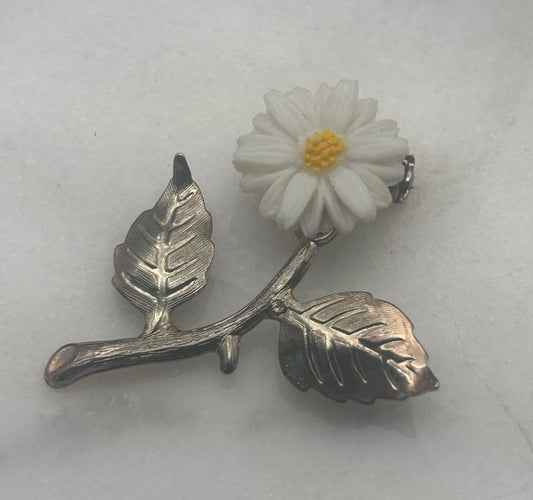 Vintage Virgin Mary Daisy Pin Brooch Lover Antiques and Vintage