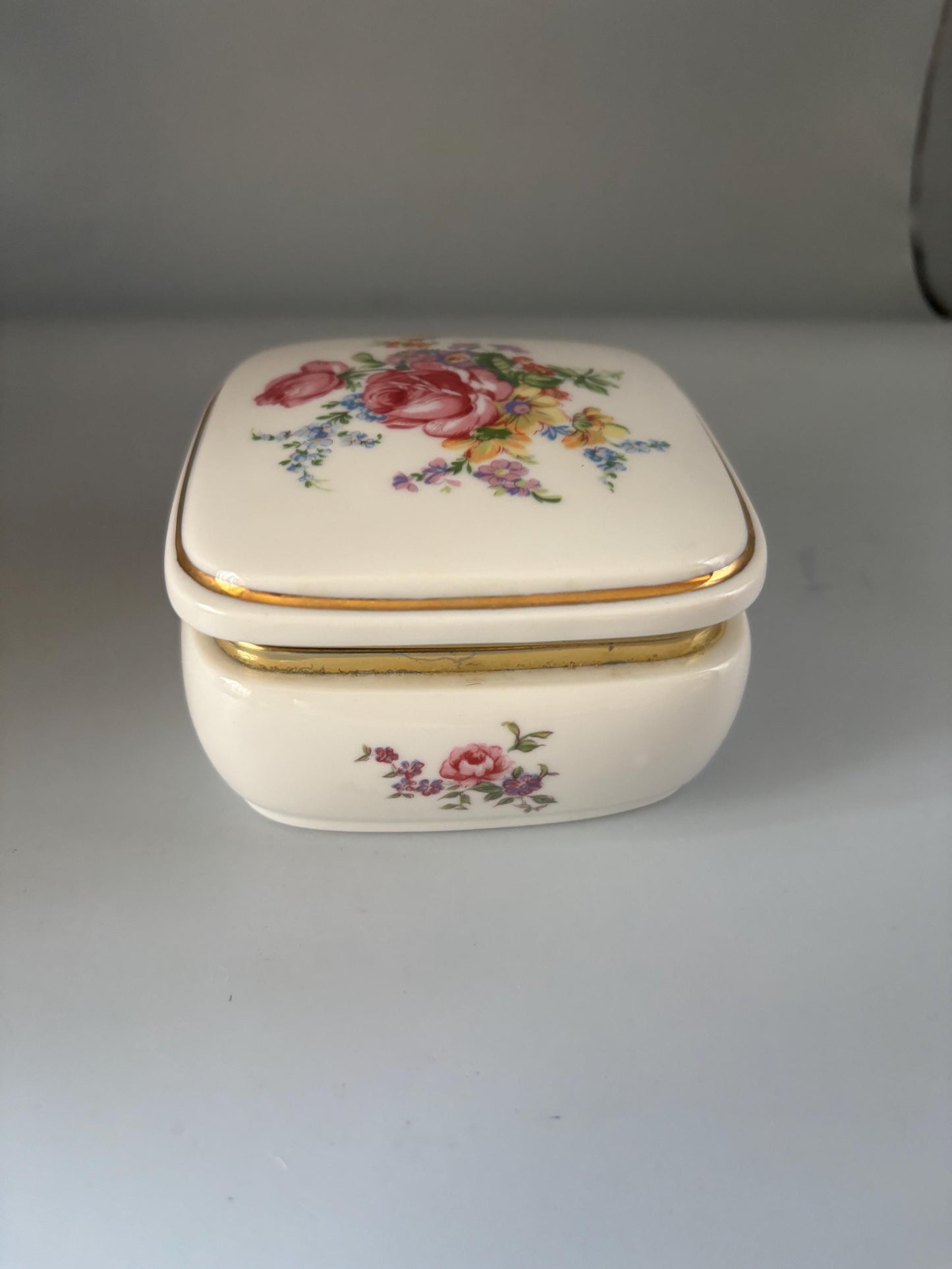 Vintage Colibri Sanko Hand Painted Trinket Box Porcelain with Gold Gilding Lover Antiques and Vintage