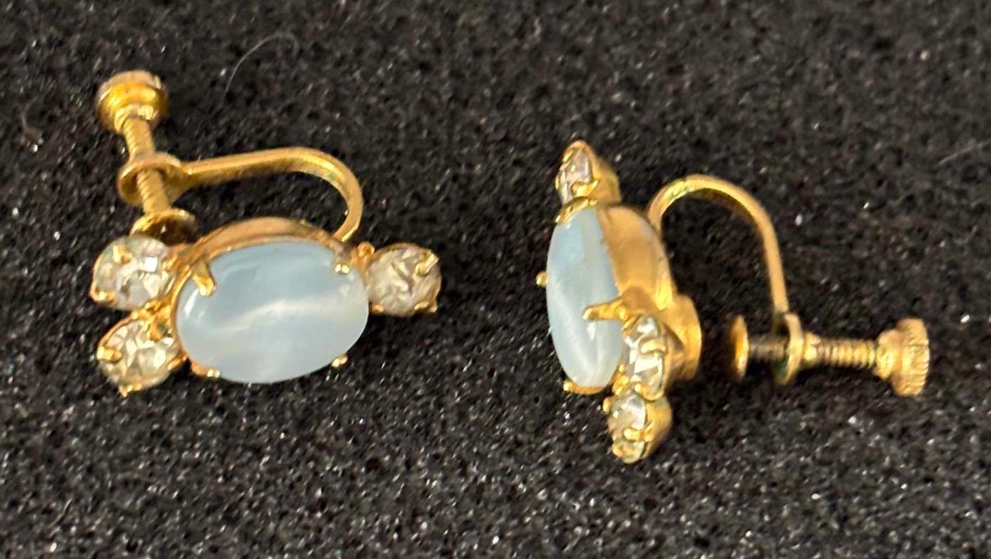 Vintage Green & Gold Stone Earrings Lover Antiques and Vintage