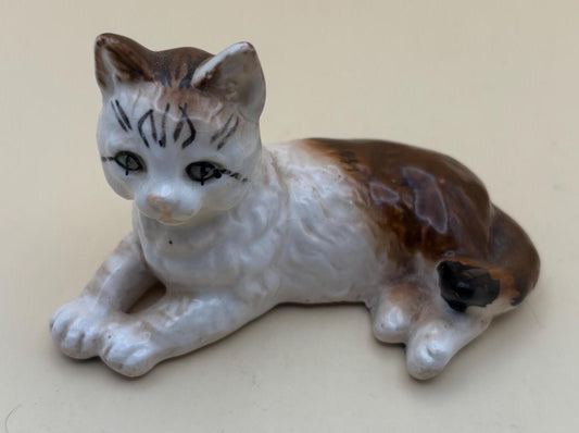 Vintage Cat Figurine Made in Hong Kong Cat Statue Curio Cats Collection Lover Antiques and Vintage