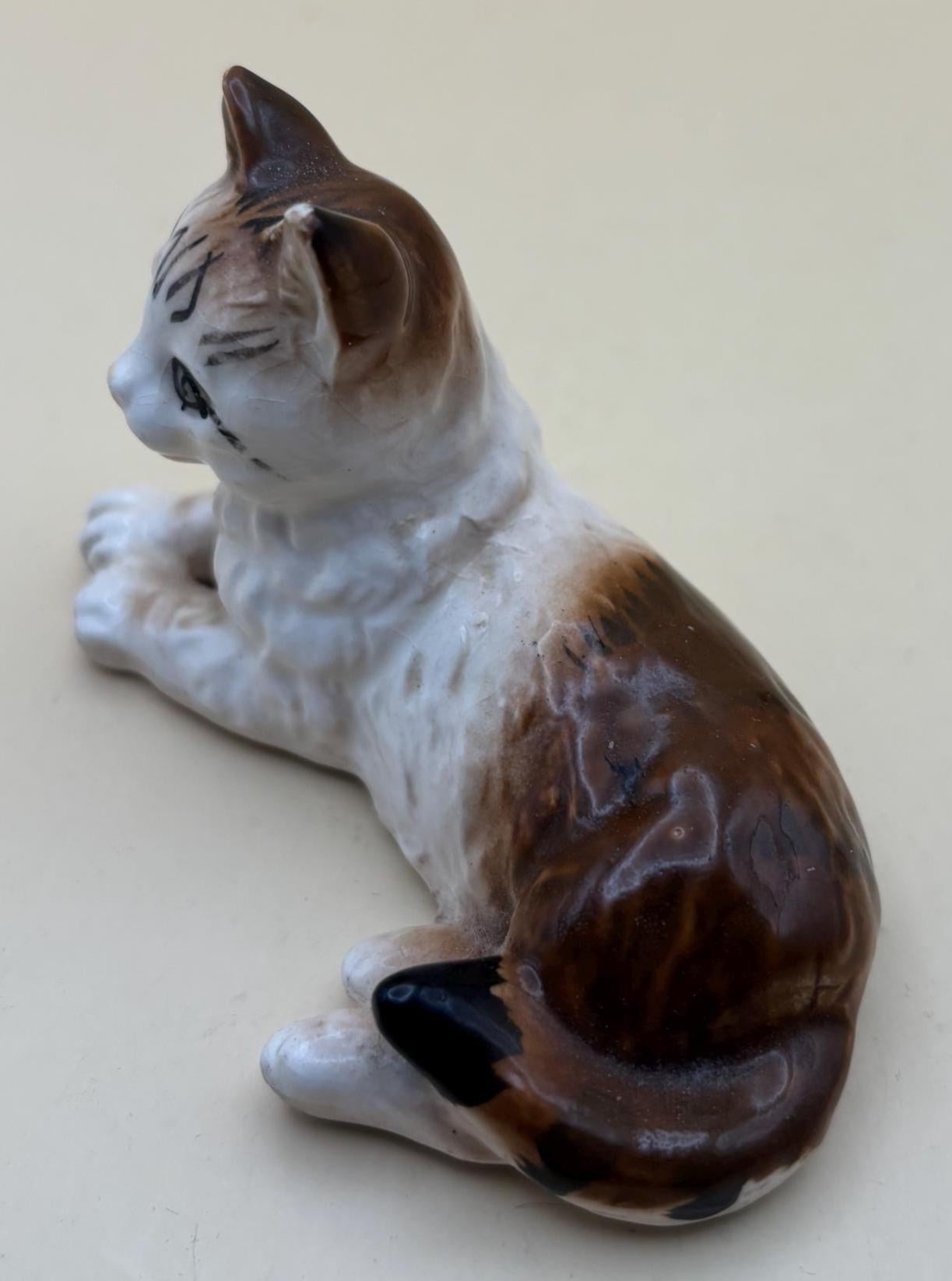 Vintage Cat Figurine Made in Hong Kong Cat Statue Curio Cats Collection Lover Antiques and Vintage