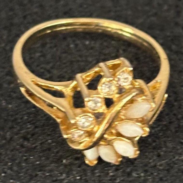 Vintage Opal & Crystal Gold Ring Elegant Jewelry Gifts Lover Antiques and Vintage