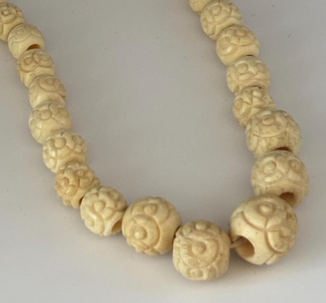 Vintage Hand Carved Bone Beaded Necklace Graduated Beads Lover Antiques and Vintage
