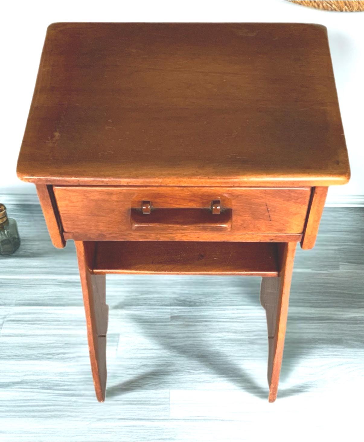 2 Cushman Colonial Creations Peter Schuyler Night Stands No. 4-159 Rustic Home Decor Lover Antiques and Vintage