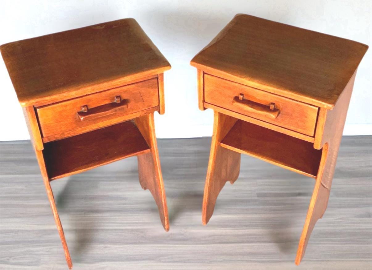 2 Cushman Colonial Creations Peter Schuyler Night Stands No. 4-159 Rustic Home Decor Lover Antiques and Vintage
